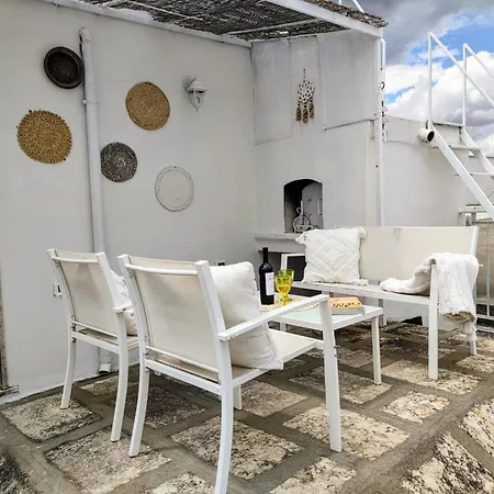 Cinque Terrazze: Freshly Renovated 2-bedroom House *